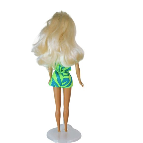 Vintage Movin' Groovin' Barbie Fashion Doll 1997 Mattel 17714 - Picture 2 of 7
